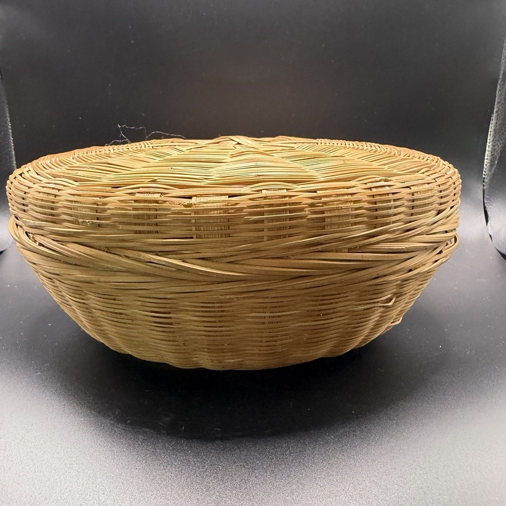 Vintage 8.5" Round Wicker Sewing Notion Storage Button Basket w/ Lid